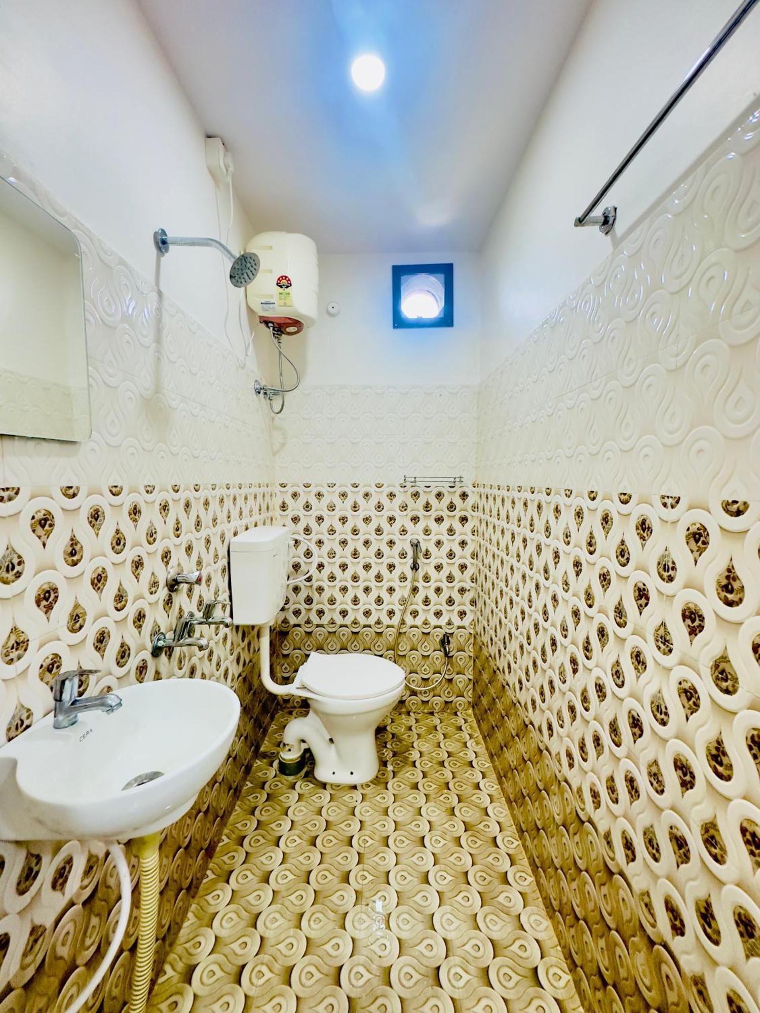Sketch Family Restaurant & Rooms Visakhapatnam Exterior foto